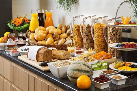 big hotel breakfast buffet